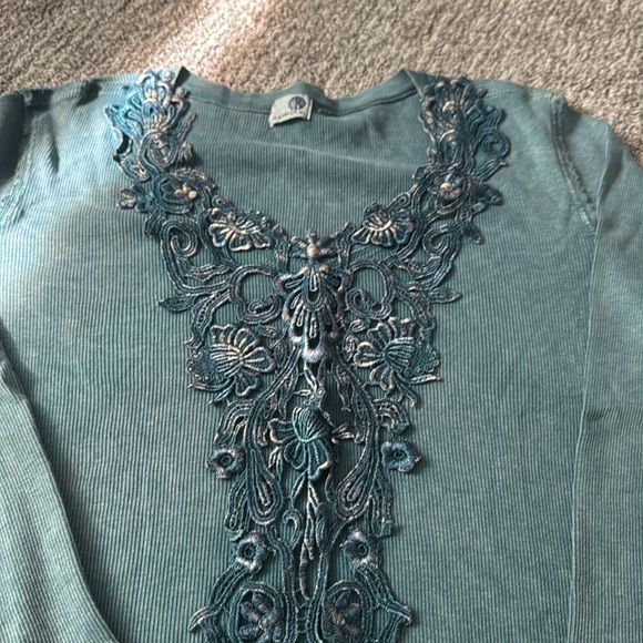 Beautiful rustic top - Picture 2 of 3